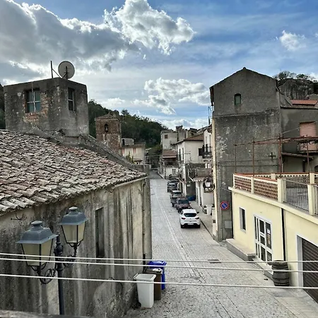 All'ombra Del Campanile شقة Palizzi